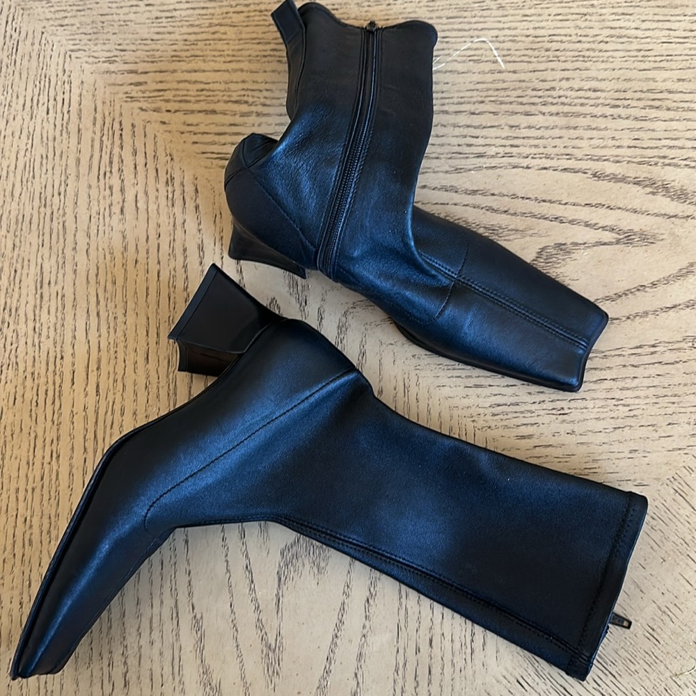 Miista stretchy genuine leather boots, side zip closure, sz EU 35 = US 5, new